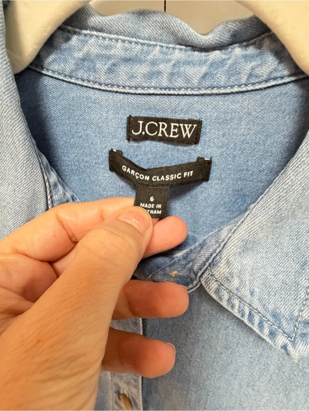 ✨ J.Crew Garçon Classic Fit Light Wash Denim Shirt – Size 6 ✨